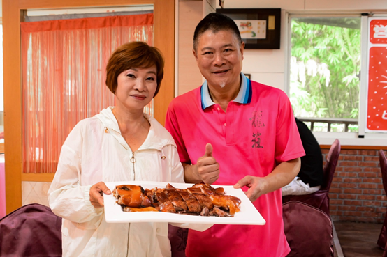 大坑必吃得滿漢全席~龍莊烤乳豬