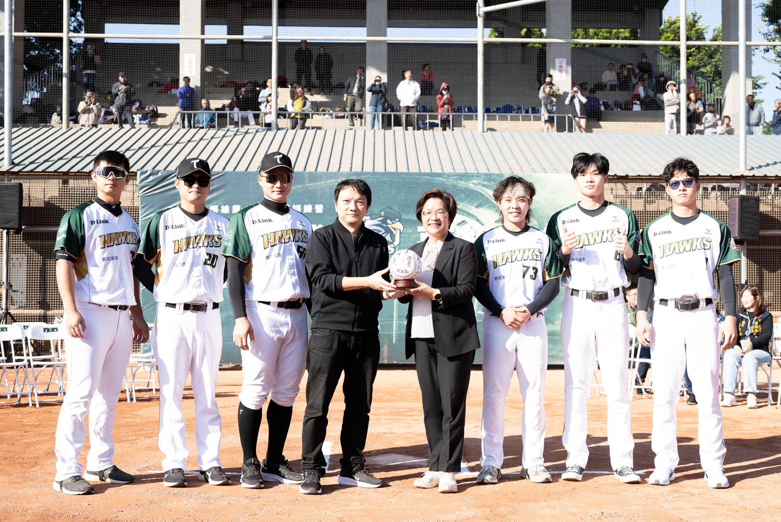 台鋼雄鷹公益棒球訓練營開幕