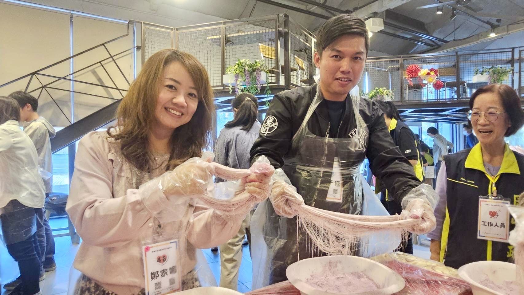 戶所主任巧扮月老牽紅線，糖藝繡球促佳偶