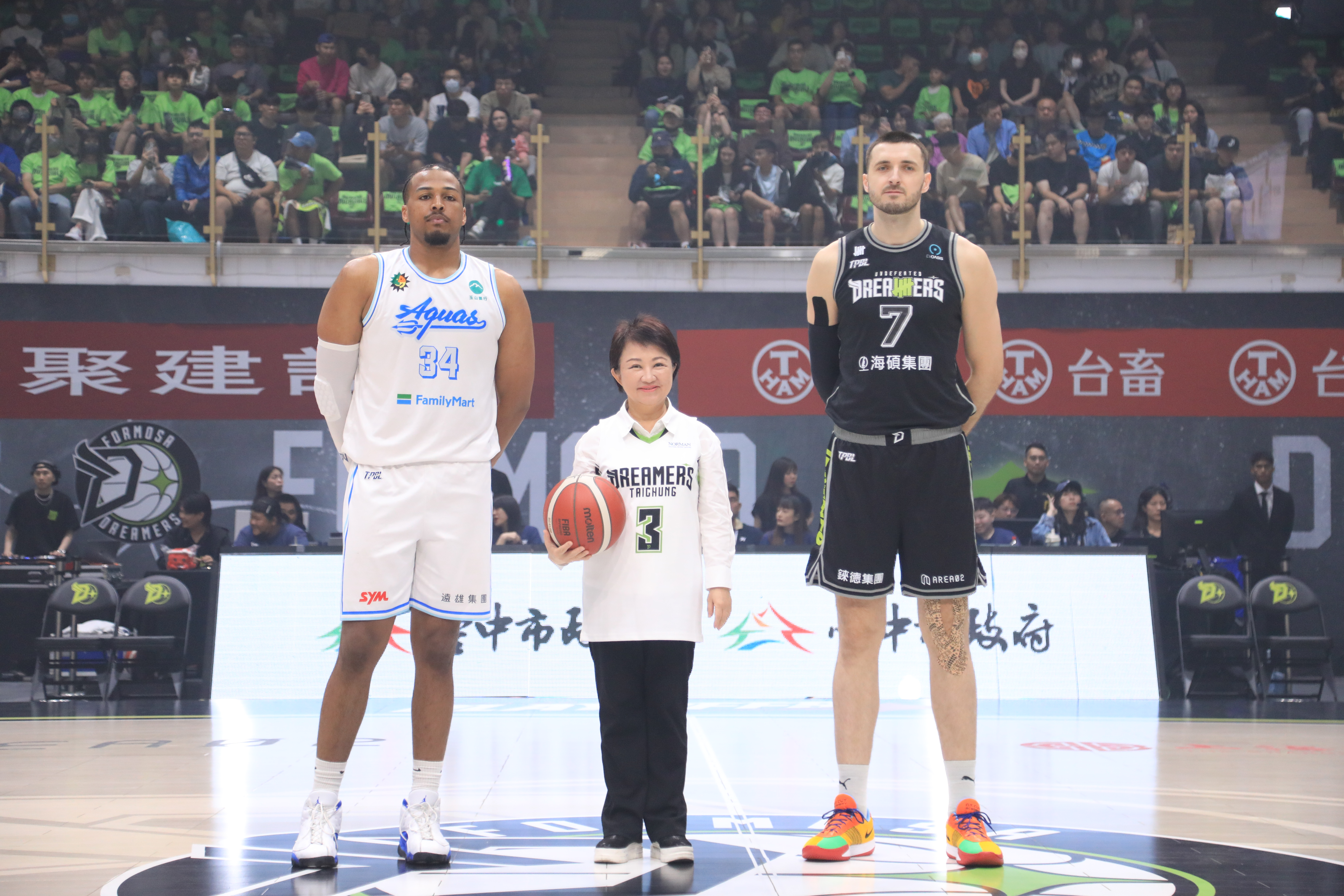 夢想家季後賽首戰台中熱烈開打！ 市長「迷你蛋」開球祝邁向總冠軍