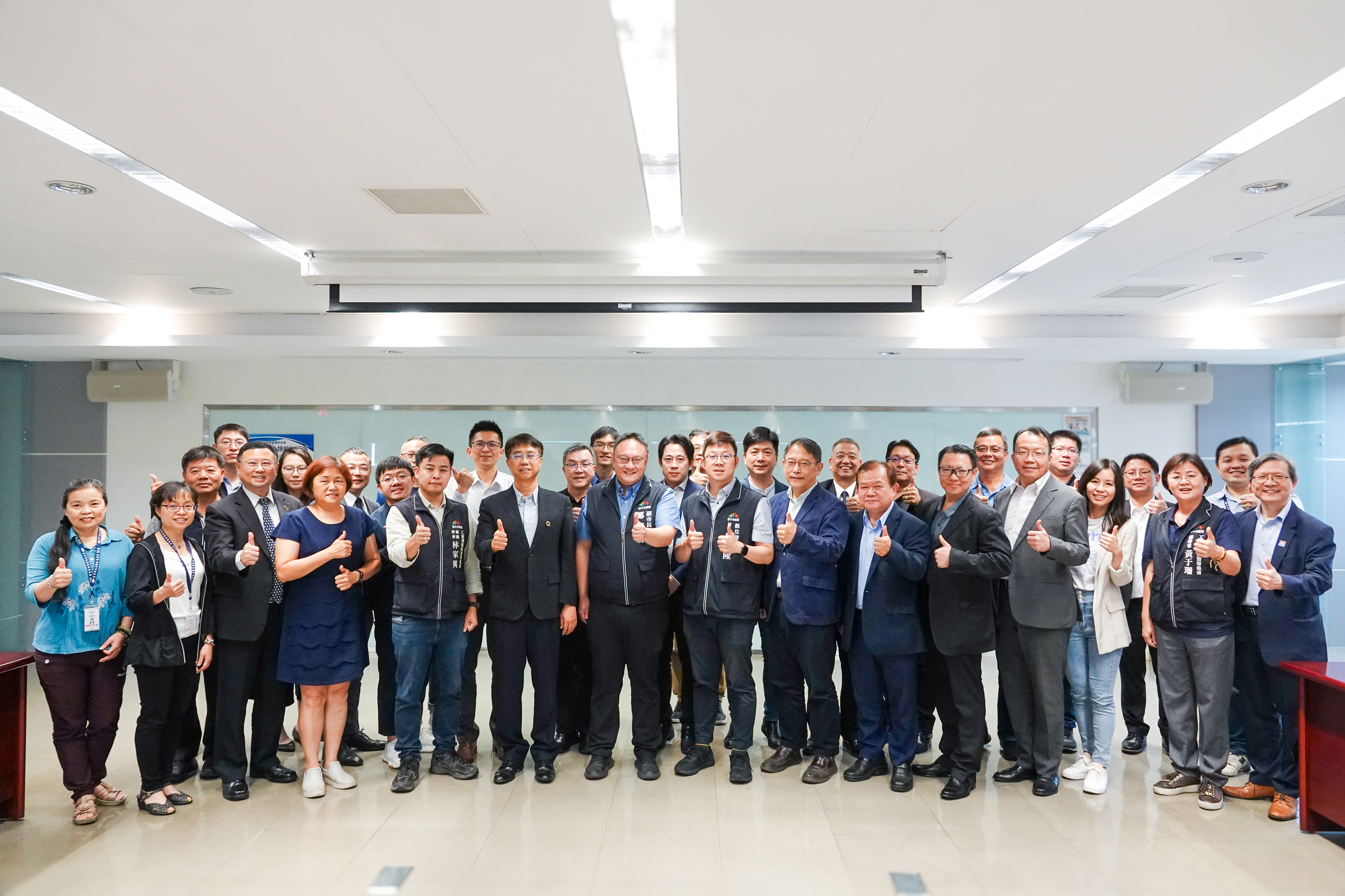 智慧台中新動力！ 海內外AI專家齊聚中市府研商數位產業發展