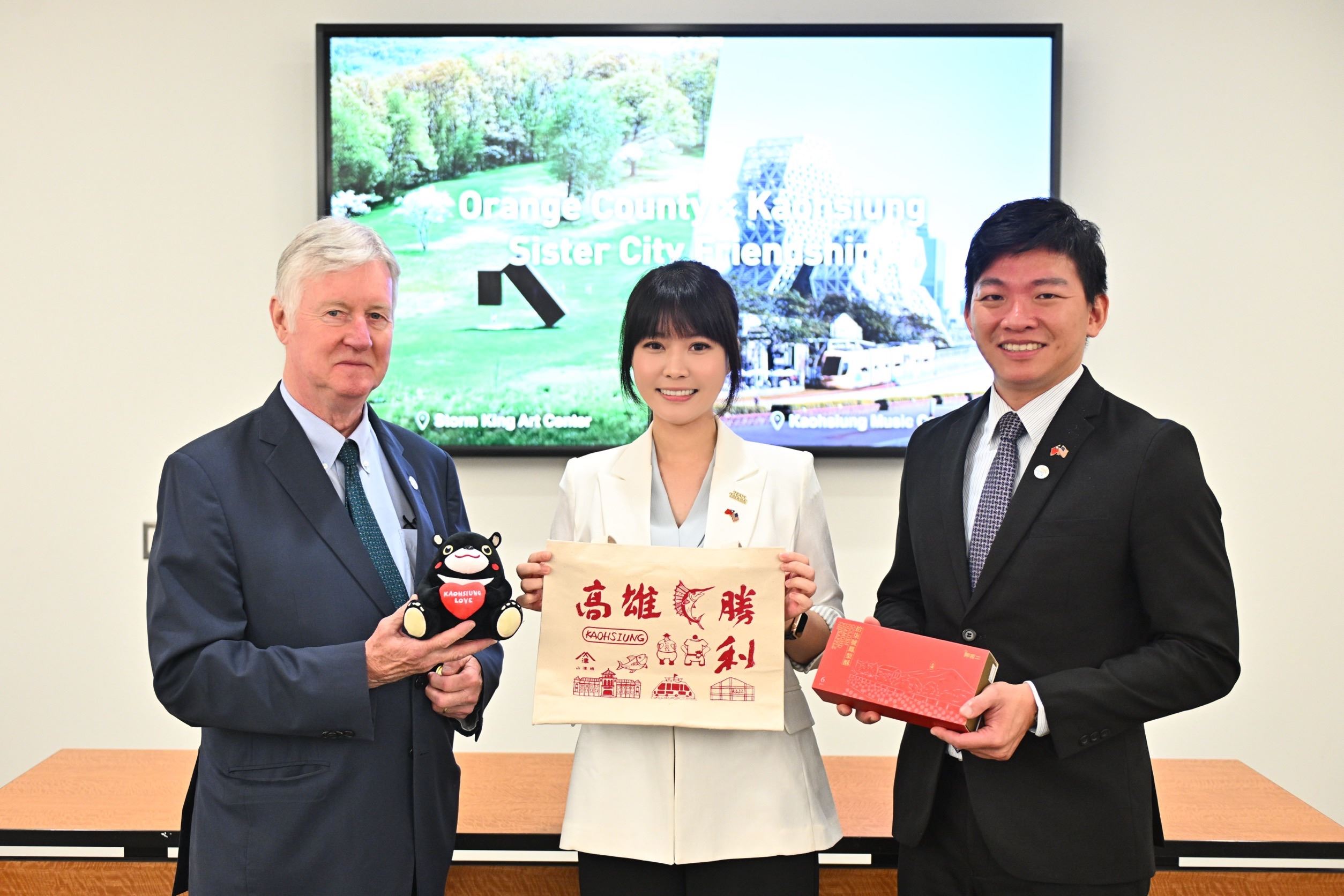 回訪美東姊妹市 高雄與紐約橘郡簽教育備忘錄