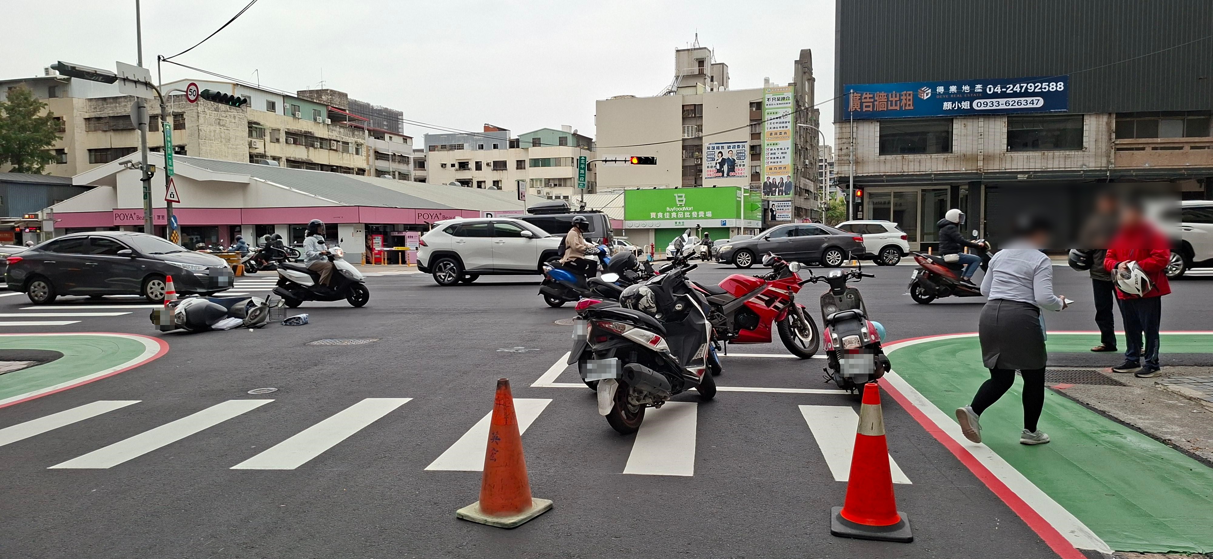 5機車連環碰撞　警迅速到場釐清肇因臺中市政府警察局第二分局