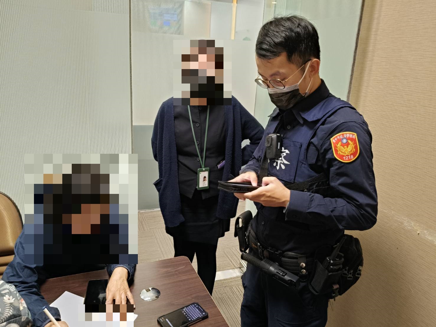 聾啞人士保單借款險噴80萬 警方即時到場成功攔阻