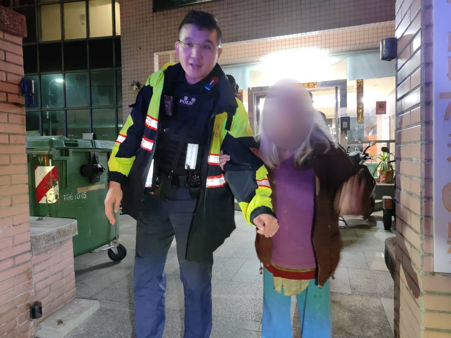 寒夜迷途不孤單　科技牽線助失智嬤回家團圓