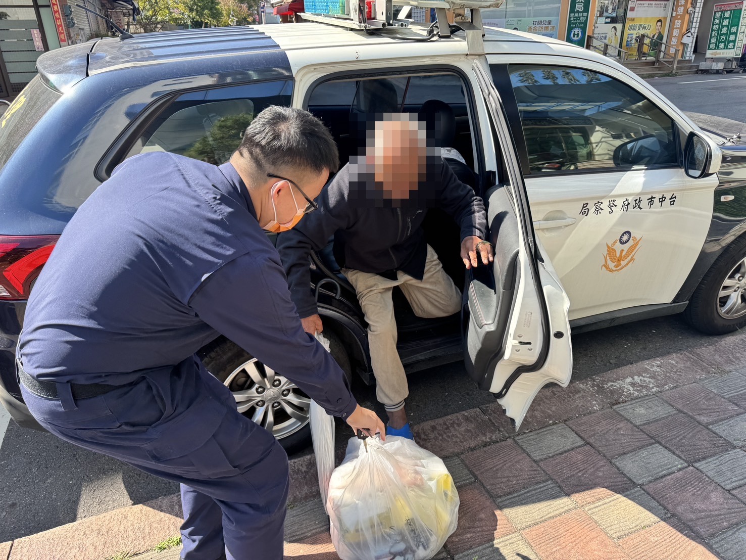 耐心傾聽、不放棄　大雅警守住失智翁回家的路