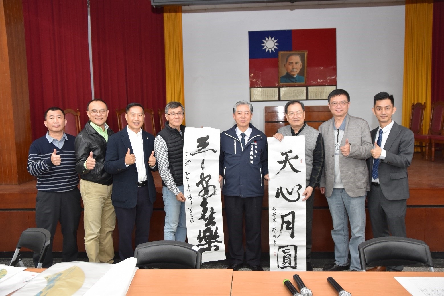 中市警一分局以藝迎春 「警界儒將」蔡俊章揮毫獻祝福