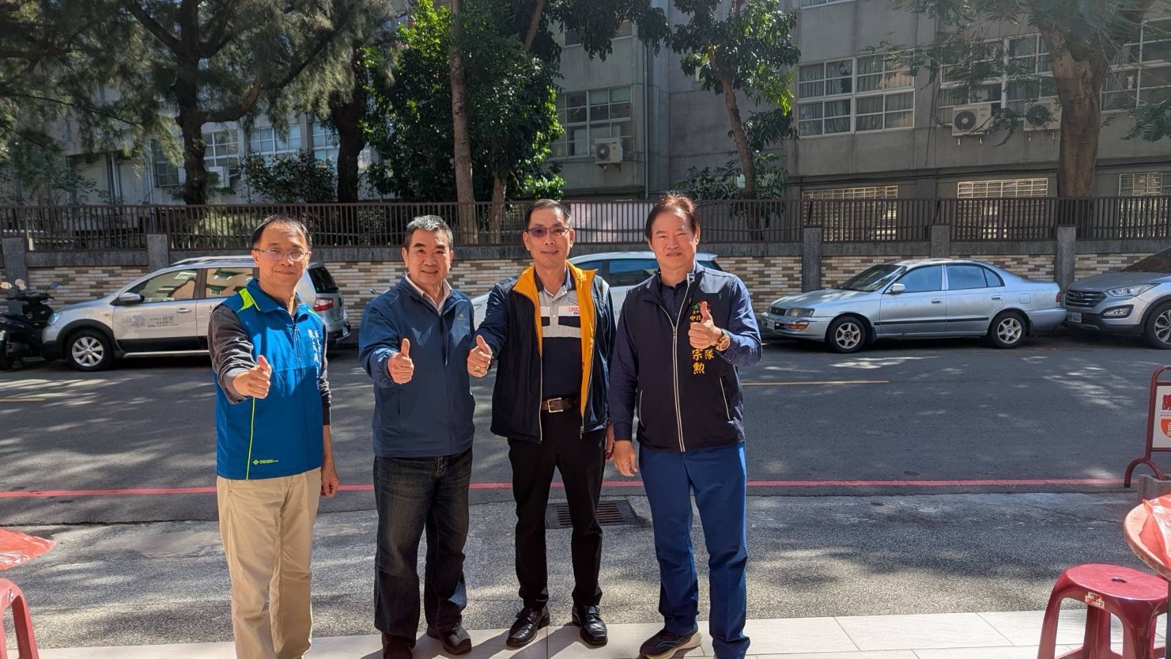 北屯義警中隊馬上送暖 歲末寒冬關懷弱勢