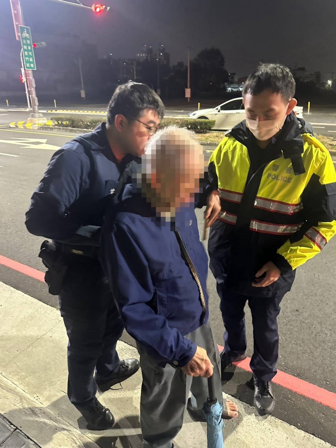 【寒流侵襲凍僵迷途老翁 幸好黑夜裡還有一盞潭子警燈】