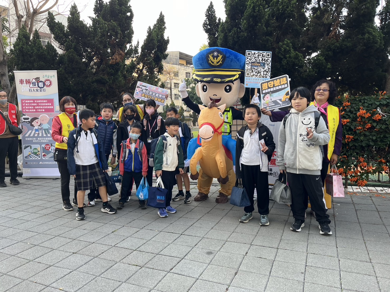 寒假開學日「超萌騎警」驚喜登場！守護學童「馬上安全」