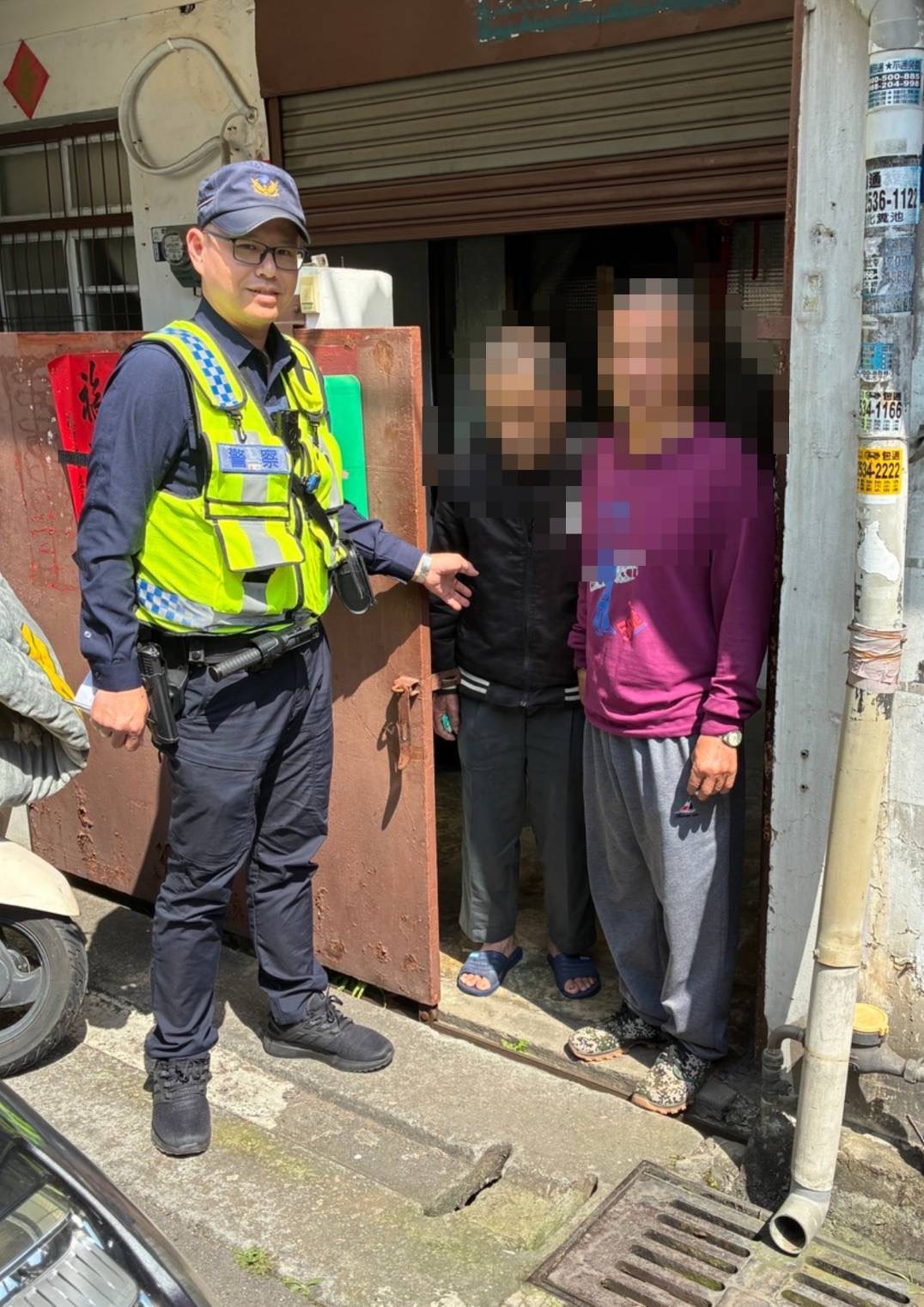 【近在咫尺卻恍如天涯　老翁徘徊300公尺外 潭北警護送返家】【300公尺卻走不回　潭北警助老翁平安返家】