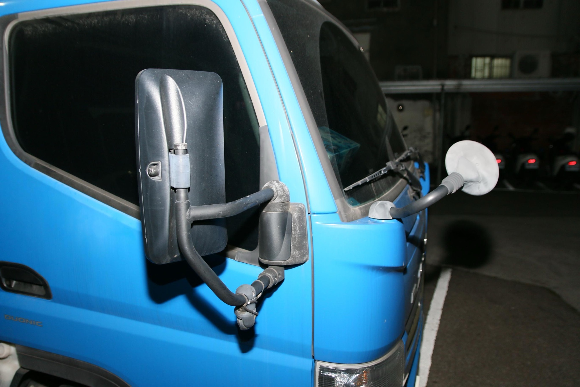 行經巷道會車擦撞未停車，輕忽未報警損失大了