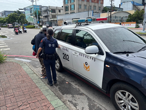 【馬岡警積極為民服務 協助行動不便男子返家】